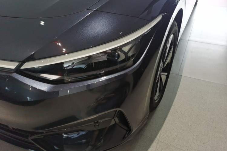 Used Volkswagen ID.7 VIZZION 2024 AIR model Left Front Headlight