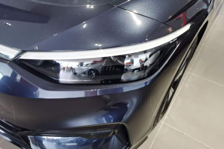 Used Volkswagen ID.7 VIZZION 2024 AIR model Left Front Headlight