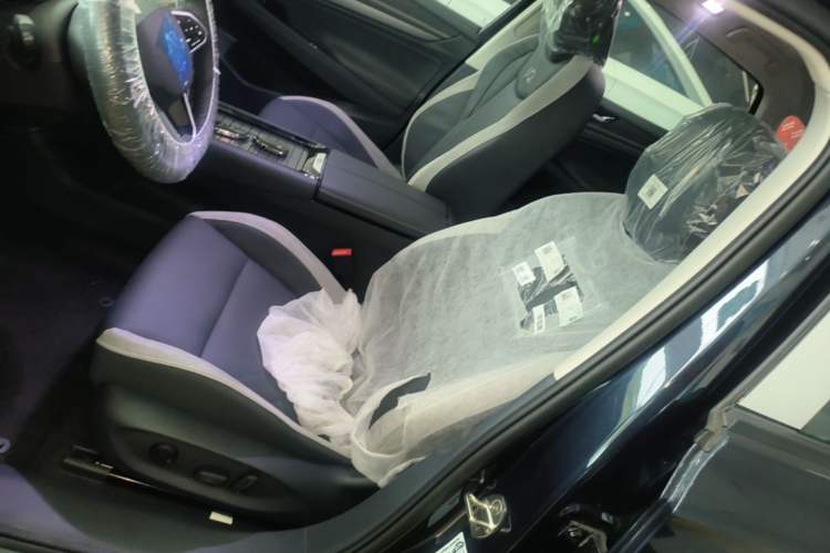 Used Volkswagen ID.7 VIZZION 2024 PRO Model Left Front Seat