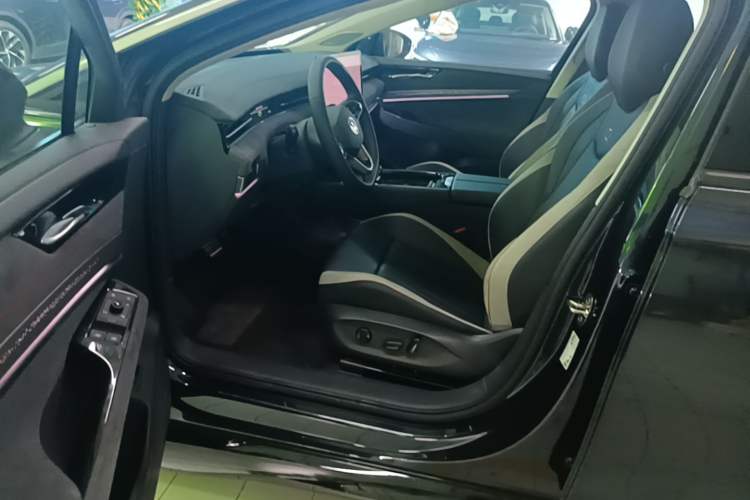 Used Volkswagen ID.7 VIZZION 2024 PRIME Left Front Seat