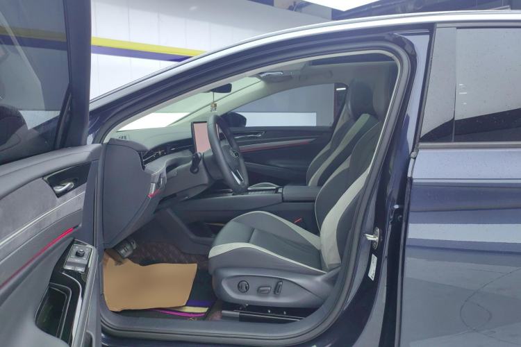 Used Volkswagen ID.7 VIZZION 2024 First Edition Left Front Seat