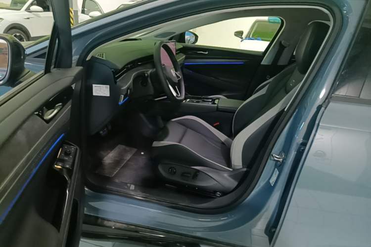 Used Volkswagen ID.7 VIZZION 2024 PRO Model Left Front Seat