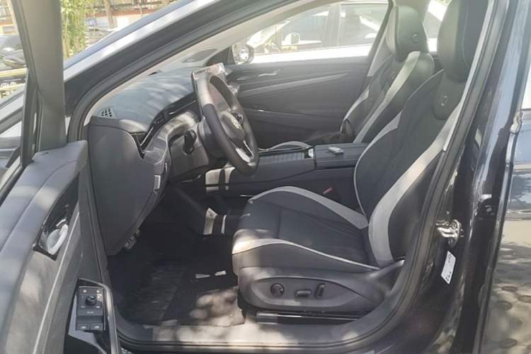 Used Volkswagen ID.7 VIZZION 2024 PRO Model Left Front Seat