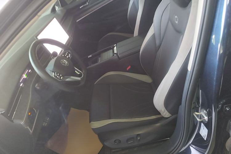 Used Volkswagen ID.7 VIZZION 2024 First Edition Left Front Seat