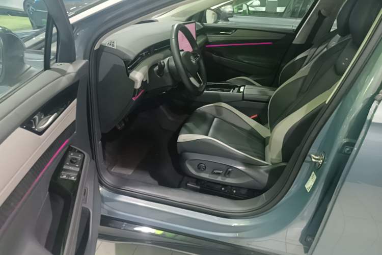 Used Volkswagen ID.7 VIZZION 2024 AIR model Left Front Seat