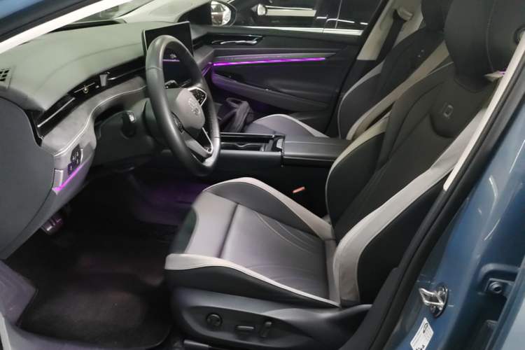 Used Volkswagen ID.7 VIZZION 2024 First Edition Left Front Seat