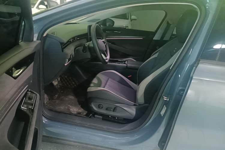 Used Volkswagen ID.7 VIZZION 2024 PRIME Left Front Seat