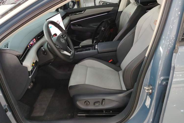 Used Volkswagen ID.7 VIZZION 2024 AIR model Left Front Seat