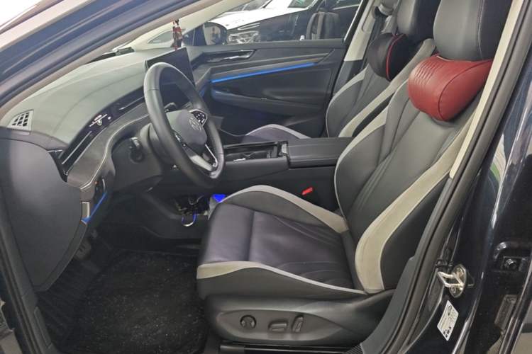 Used Volkswagen ID.7 VIZZION 2024 PRO Model Left Front Seat