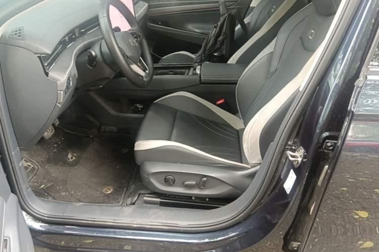 Used Volkswagen ID.7 VIZZION 2024 First Edition Left Front Seat