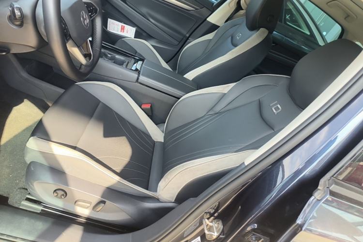 Used Volkswagen ID.7 VIZZION 2024 First Edition Left Front Seat