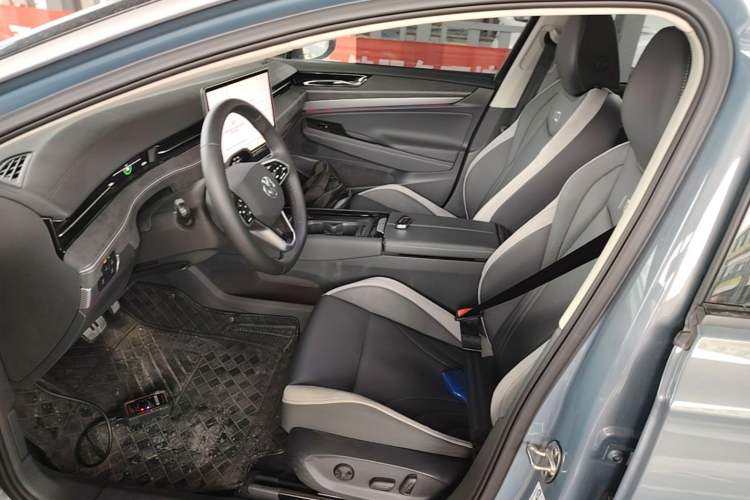 Used Volkswagen ID.7 VIZZION 2024 PRO Model Left Front Seat