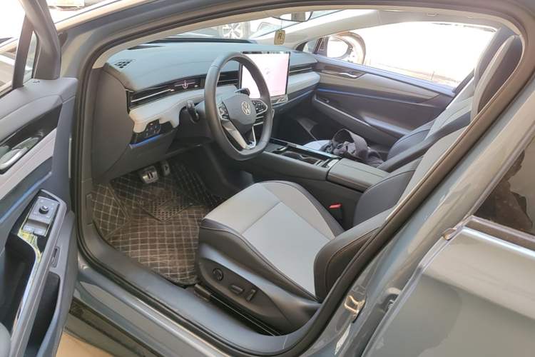 Used Volkswagen ID.7 VIZZION 2024 AIR model Left Front Seat