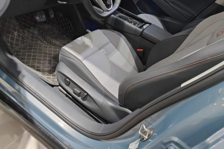 Used Volkswagen ID.7 VIZZION 2024 AIR model Left Front Seat