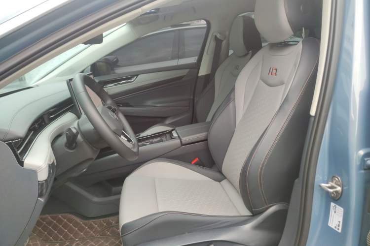 Used Volkswagen ID.7 VIZZION 2024 AIR model Left Front Seat