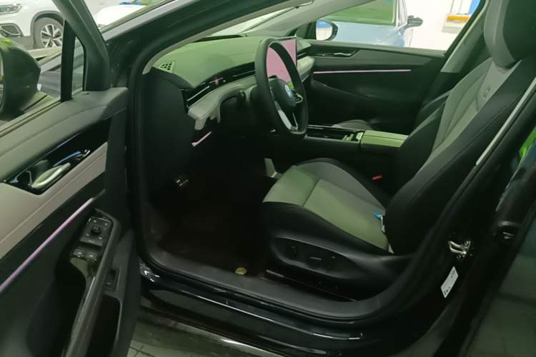 Used Volkswagen ID.7 VIZZION 2024 AIR model Left Front Seat