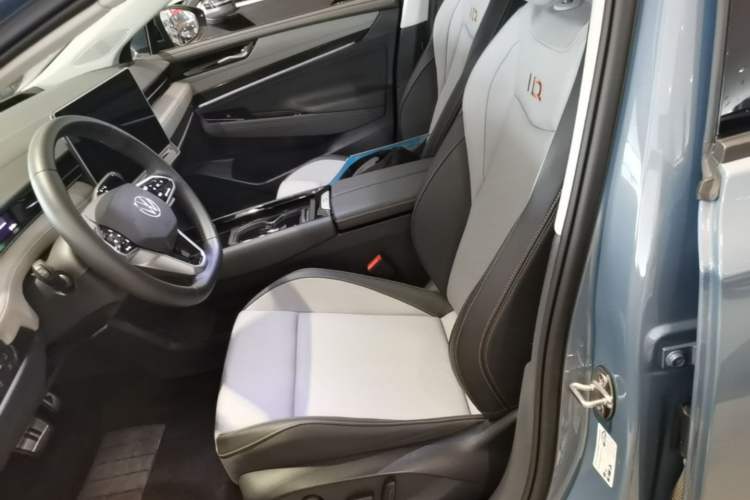 Used Volkswagen ID.7 VIZZION 2024 AIR model Left Front Seat