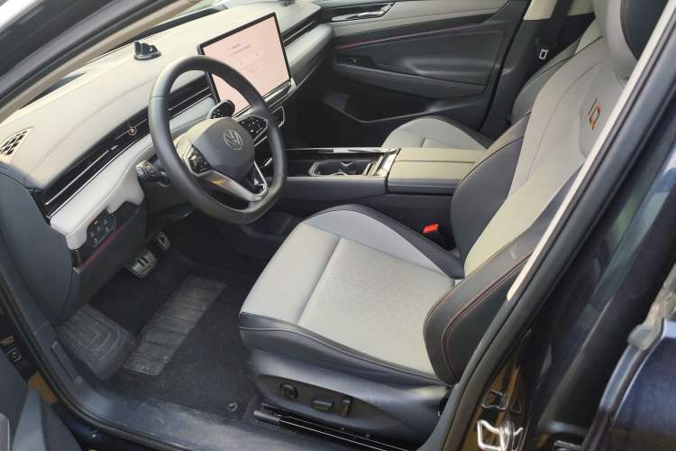 Used Volkswagen ID.7 VIZZION 2024 AIR model Left Front Seat
