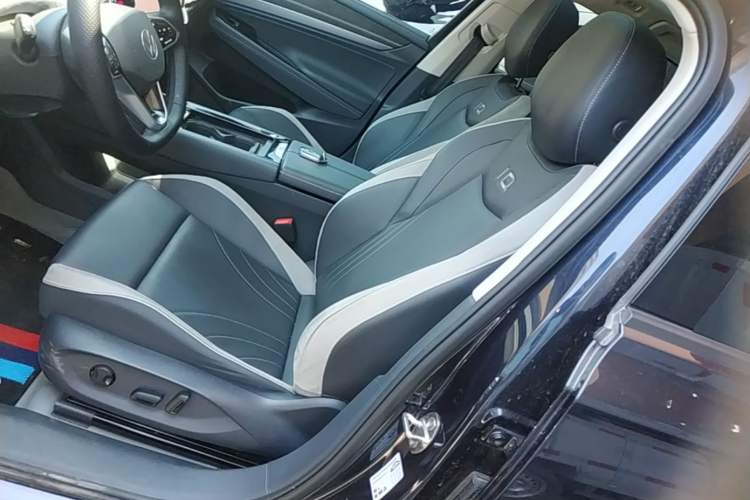 Used Volkswagen ID.7 VIZZION 2024 First Edition Left Front Seat