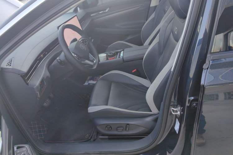 Used Volkswagen ID.7 VIZZION 2024 PRO Model Left Front Seat