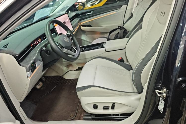 Used Volkswagen ID.7 VIZZION 2024 First Edition Left Front Seat