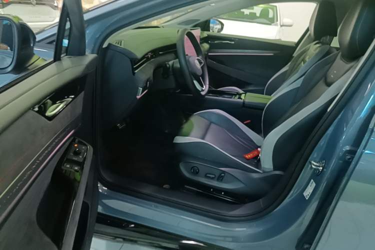 Used Volkswagen ID.7 VIZZION 2024 PRIME Left Front Seat