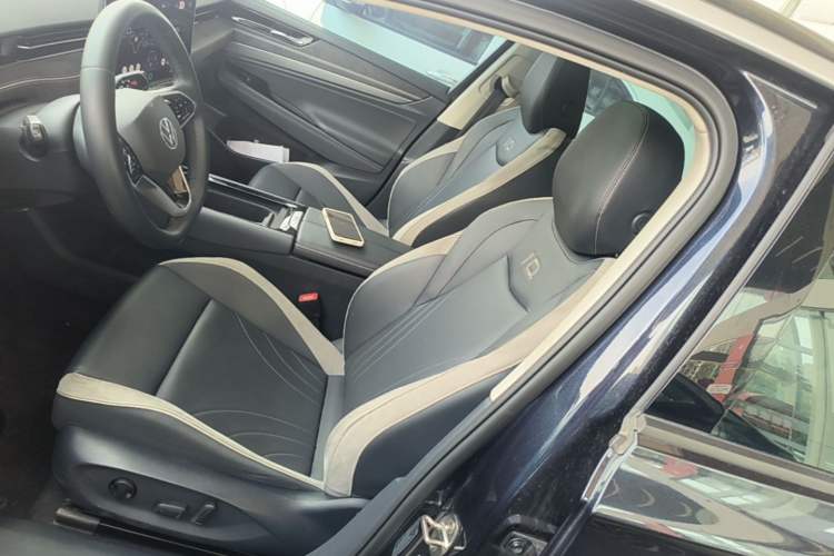 Used Volkswagen ID.7 VIZZION 2024 PRO Model Left Front Seat