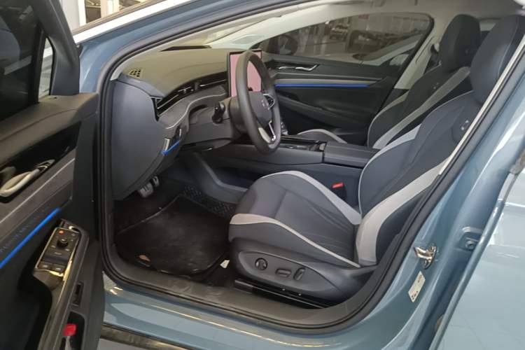 Used Volkswagen ID.7 VIZZION 2024 PRO Model Left Front Seat