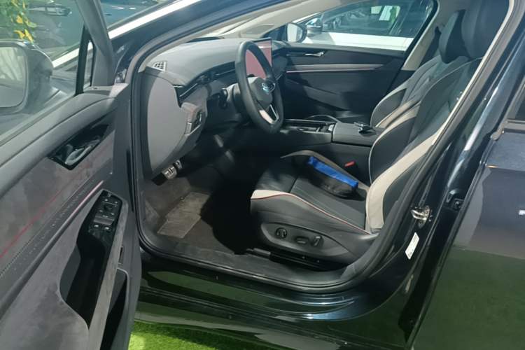 Used Volkswagen ID.7 VIZZION 2024 PRIME Left Front Seat