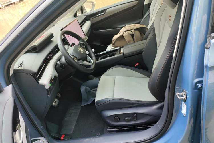 Used Volkswagen ID.7 VIZZION 2024 AIR model Left Front Seat