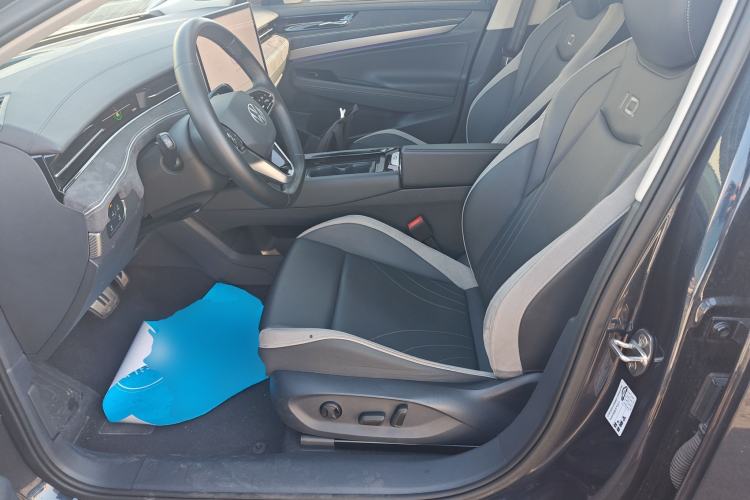 Used Volkswagen ID.7 VIZZION 2024 First Edition Left Front Seat