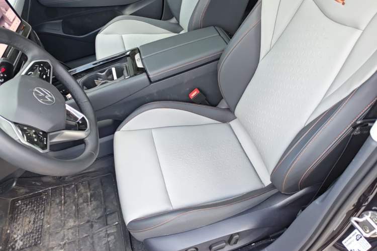 Used Volkswagen ID.7 VIZZION 2024 AIR model Left Front Seat