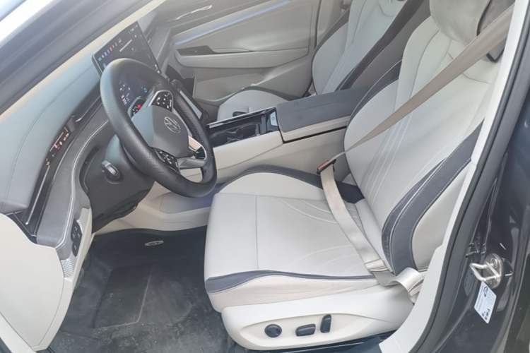 Used Volkswagen ID.7 VIZZION 2024 First Edition Left Front Seat