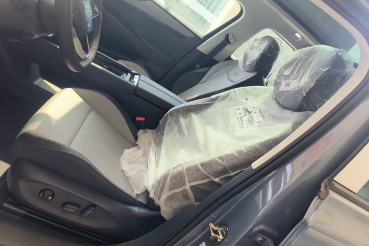 Used Volkswagen ID.7 VIZZION 2024 AIR model Left Front Seat