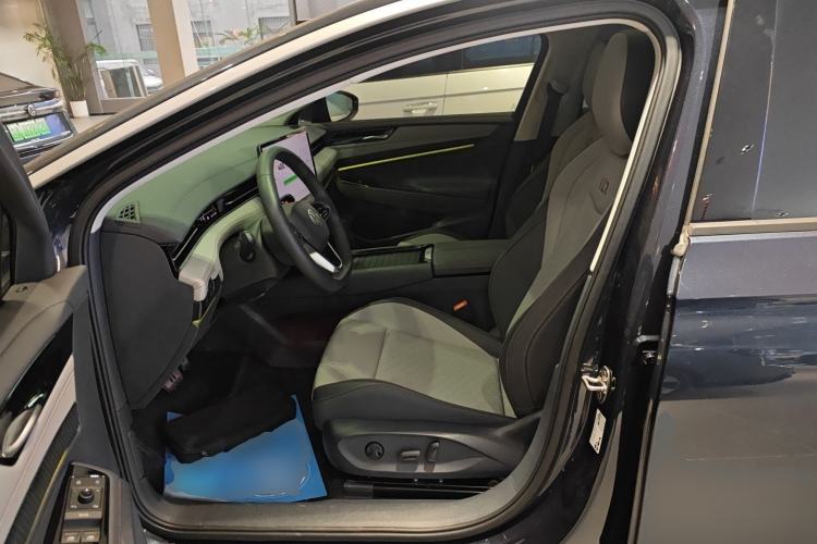 Used Volkswagen ID.7 VIZZION 2024 AIR model Left Front Seat