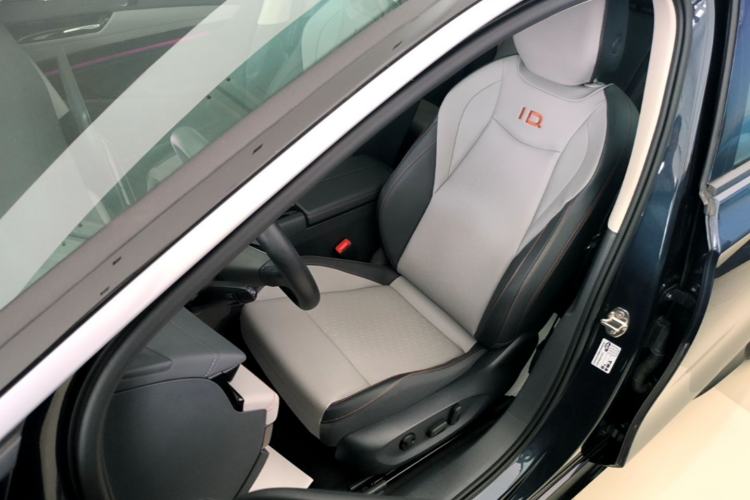 Used Volkswagen ID.7 VIZZION 2024 AIR model Left Front Seat