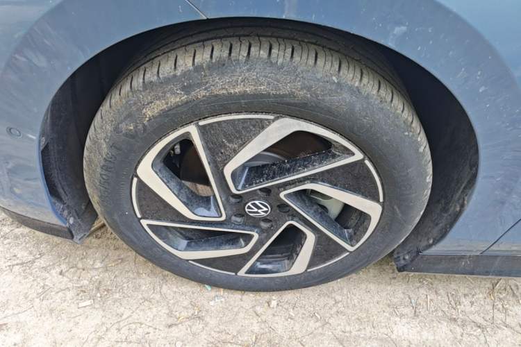 Used Volkswagen ID.7 VIZZION 2024 PRO Model Left Front Wheel Hub