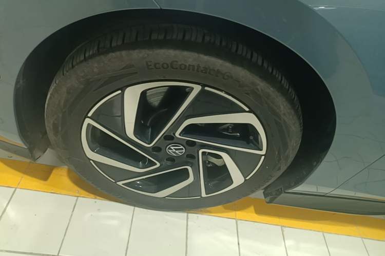 Used Volkswagen ID.7 VIZZION 2024 PRO Model Left Front Wheel Hub