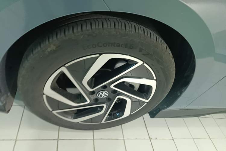 Used Volkswagen ID.7 VIZZION 2024 PRO Model Left Front Wheel Hub