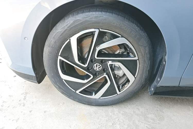 Used Volkswagen ID.7 VIZZION 2024 PRO Model Left Front Wheel Hub
