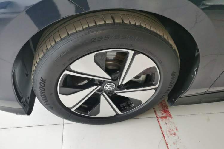 Used Volkswagen ID.7 VIZZION 2024 AIR model Left Front Wheel Hub
