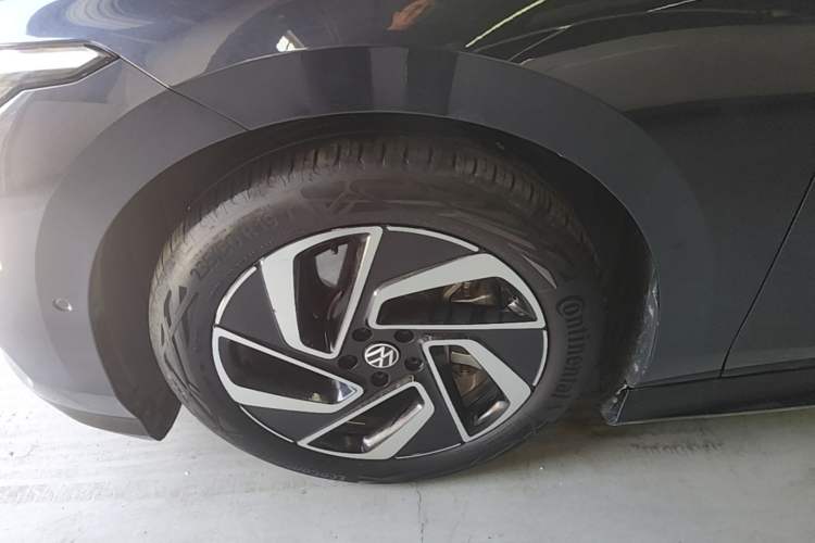 Used Volkswagen ID.7 VIZZION 2024 First Edition Left Front Wheel Hub
