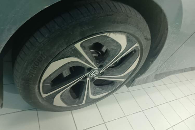 Used Volkswagen ID.7 VIZZION 2024 PRIME Left Front Wheel Hub