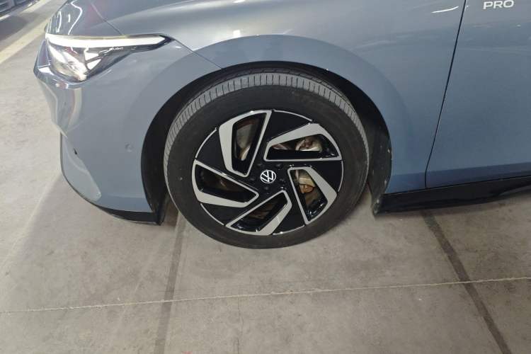 Used Volkswagen ID.7 VIZZION 2024 PRO Model Left Front Wheel Hub