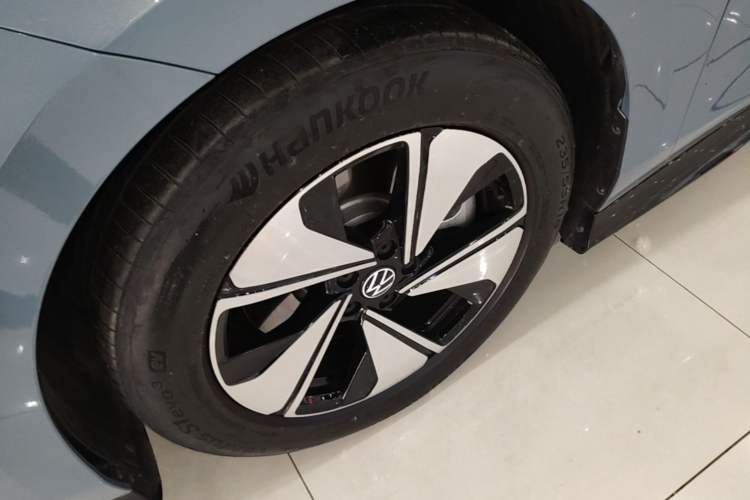 Used Volkswagen ID.7 VIZZION 2024 AIR model Left Front Wheel Hub