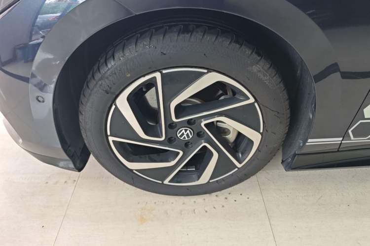 Used Volkswagen ID.7 VIZZION 2024 PRO Model Left Front Wheel Hub