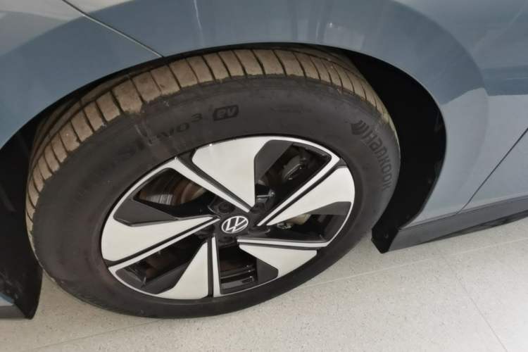 Used Volkswagen ID.7 VIZZION 2024 AIR model Left Front Wheel Hub