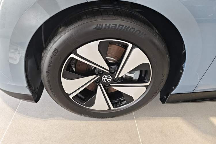 Used Volkswagen ID.7 VIZZION 2024 AIR model Left Front Wheel Hub