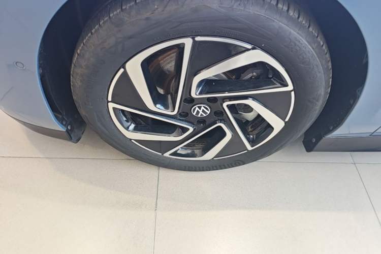 Used Volkswagen ID.7 VIZZION 2024 PRO Model Left Front Wheel Hub