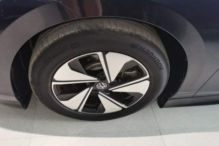 Used Volkswagen ID.7 VIZZION 2024 AIR model Left Front Wheel Hub